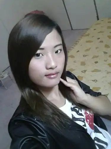 女生自拍照,8张最好是同一个人,谢谢