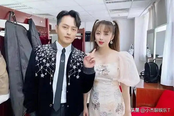 而云飞也在离婚后没多久,就跟郭津彤举办了婚礼.