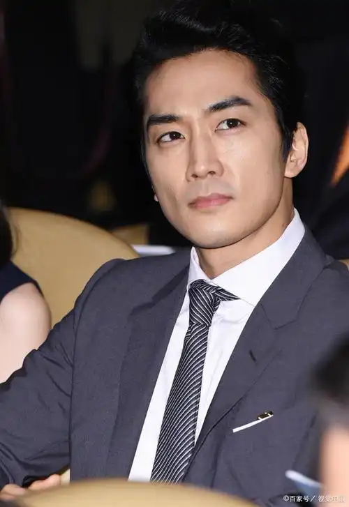 韩国娱乐圈每年都有一批"小鲜肉",  但随着年龄的增长,发福却是不可