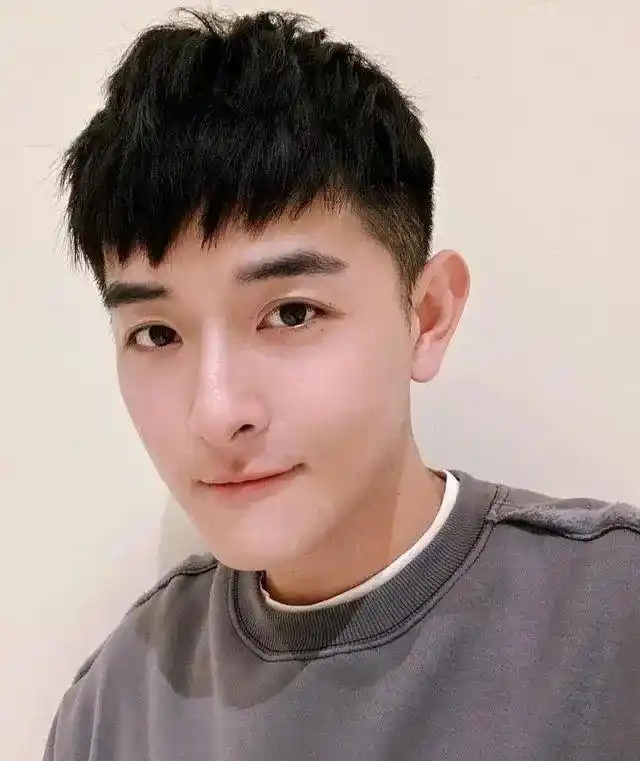 2021年流行的男生发型参考这10款短发超帅气
