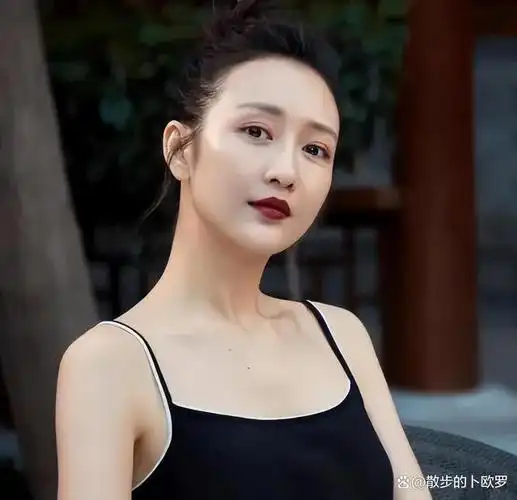 王鸥"夜光剧本"7年后,逼婚何九华无果却被出轨,杨幂预言应验