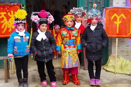 蓝田史家寨的社火娃娃