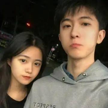 抖音好看的情侣头像合照一对两张不是话少了而是心远了