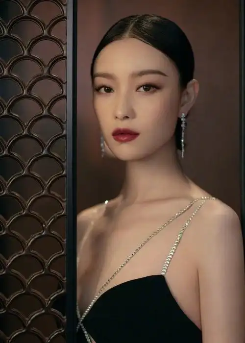 倪妮的下颚线比我的未来还清晰!