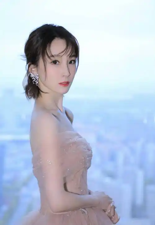 谢楠素颜精致貌美,俩娃如复制似妈妈_孩子_宴会_家庭