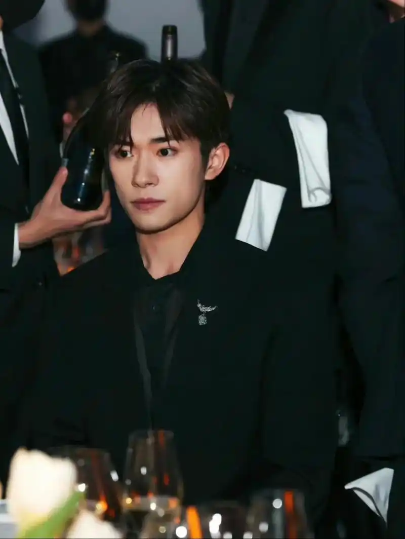 "为什么不谈恋爱" 因为遇不见像他这样优秀的男孩子#易烊千玺 - 抖音