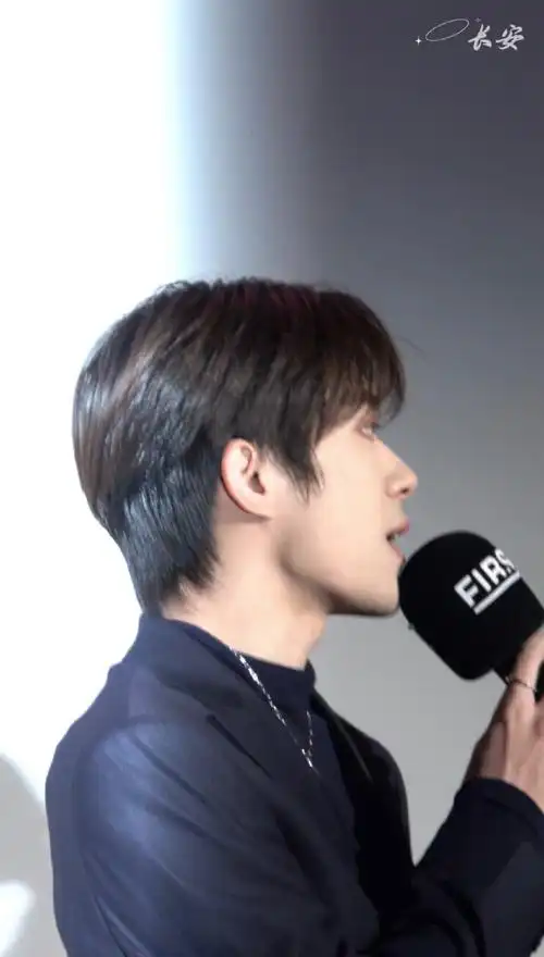 易烊千玺近一年未进组##tfboys要合体集训了吧##易烊千玺自己拼的