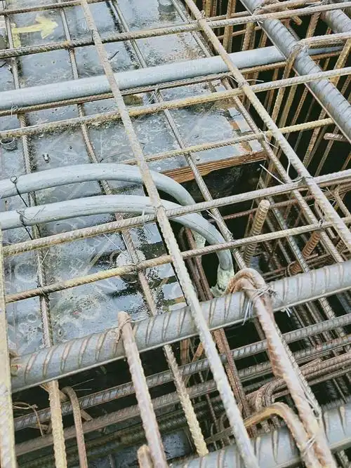 8-12/a -f 轴 地下室顶板高跨区预埋jdg 电线管排水管套管 华东农产品