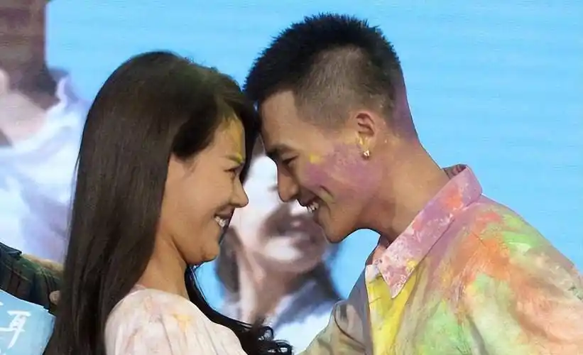 "爱情扶贫"马思纯:官宣和张哲轩的恋情,却被周冬雨当众内涵?