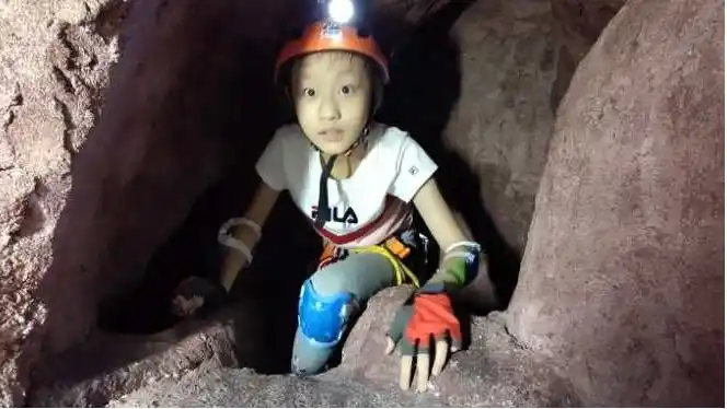 女生喜欢双指探洞吗室内探洞综合攀登飞拉达