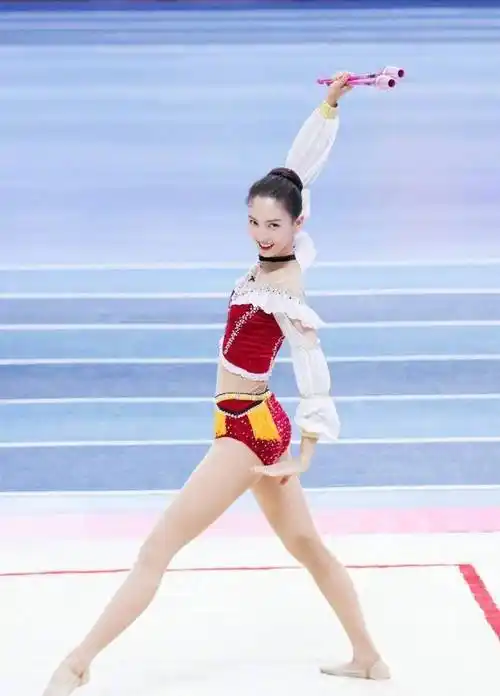 后来金晨逐渐摆脱了被同学排斥的阴影,但在学习成绩上始终没什么起色