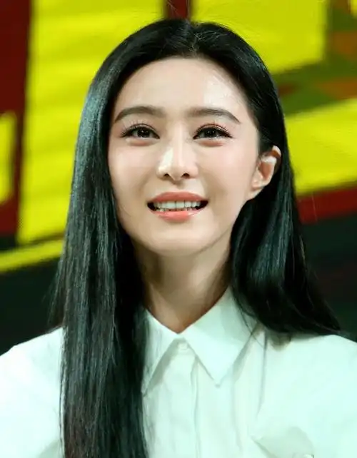 范冰冰无修近照被,原来她也老了,与精修时判若两人