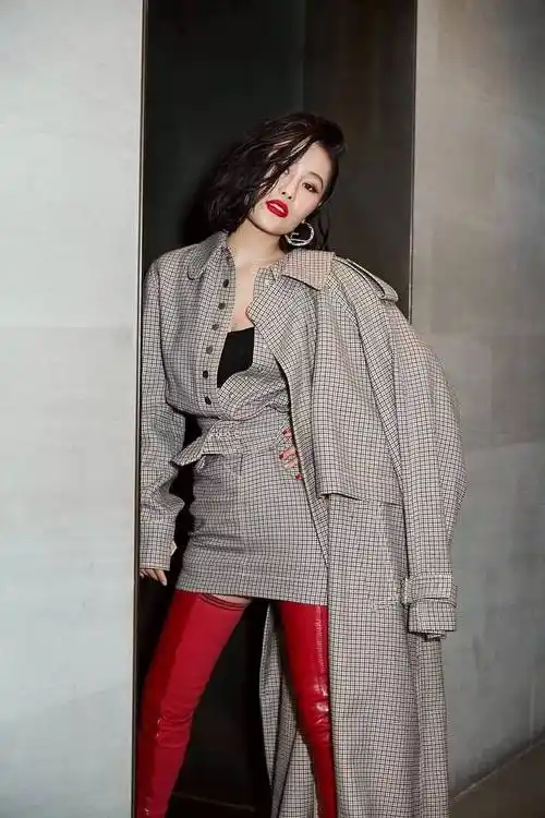 袁娅维美爆闪耀时尚颁奖礼推深情新歌令人大呼戳泪点