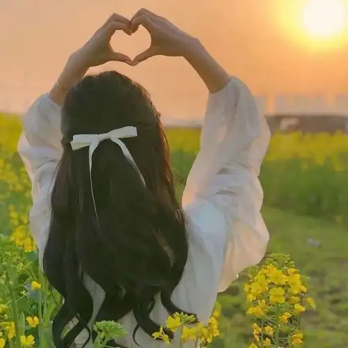 有哪些极致好看的不露脸背影女生头像