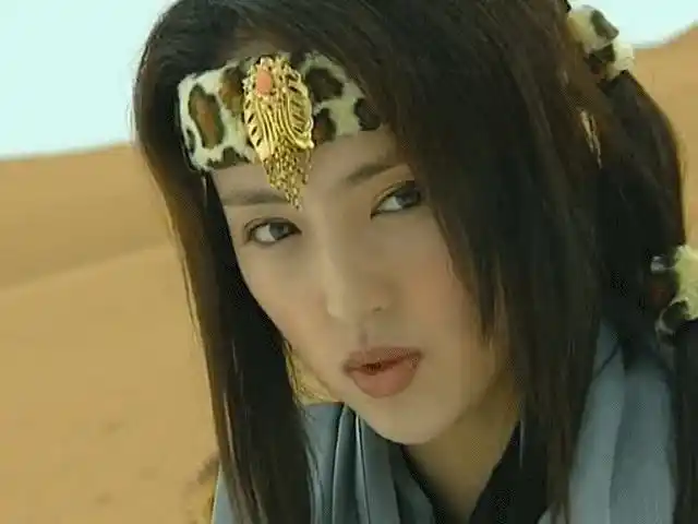 面如脂玉,钟灵毓秀,24岁的董璇靠着古装剧《雪花女神龙》中上官燕这一