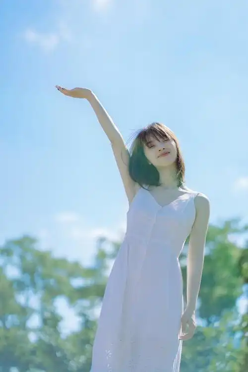 比剪刀手更好看的10个手部动作,拍照时候这样摆,自然漂亮不尴尬