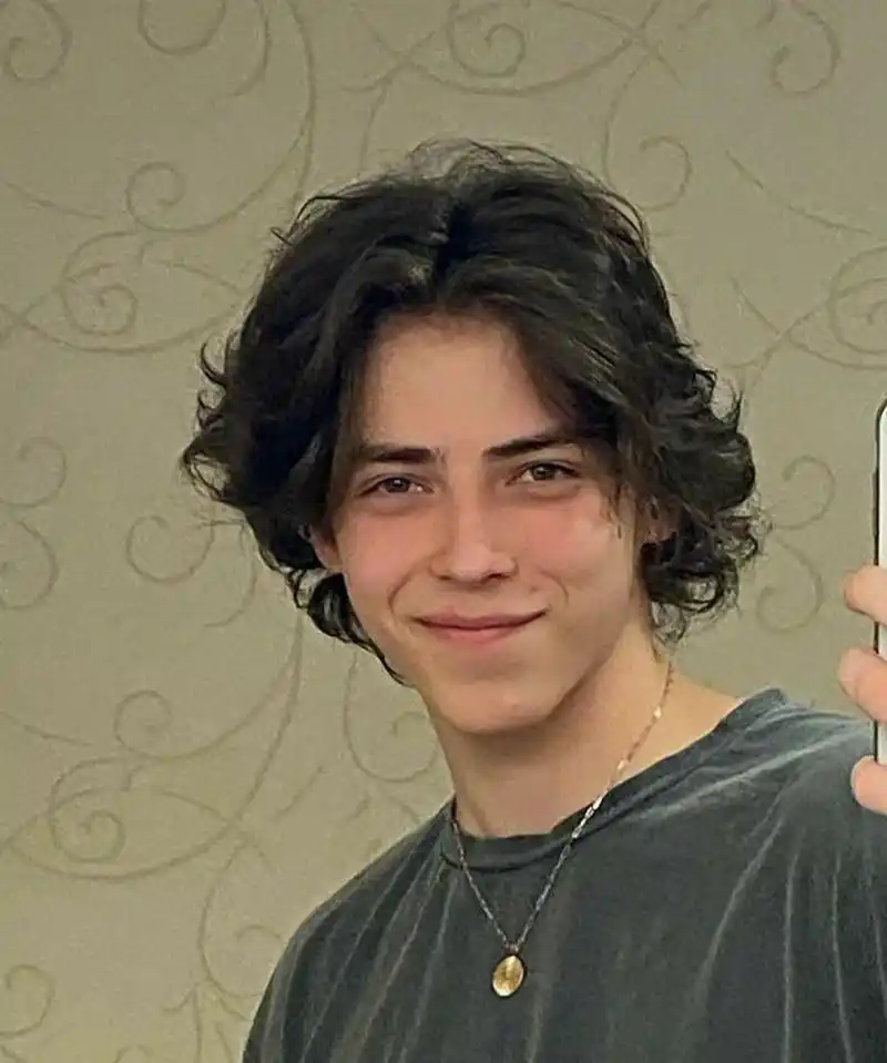 欧美风男生中分发型参考 男生发型分享