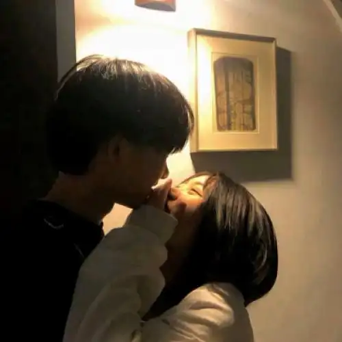 双人专属很甜的情侣真人照片恩爱两张我一直都相信爱情