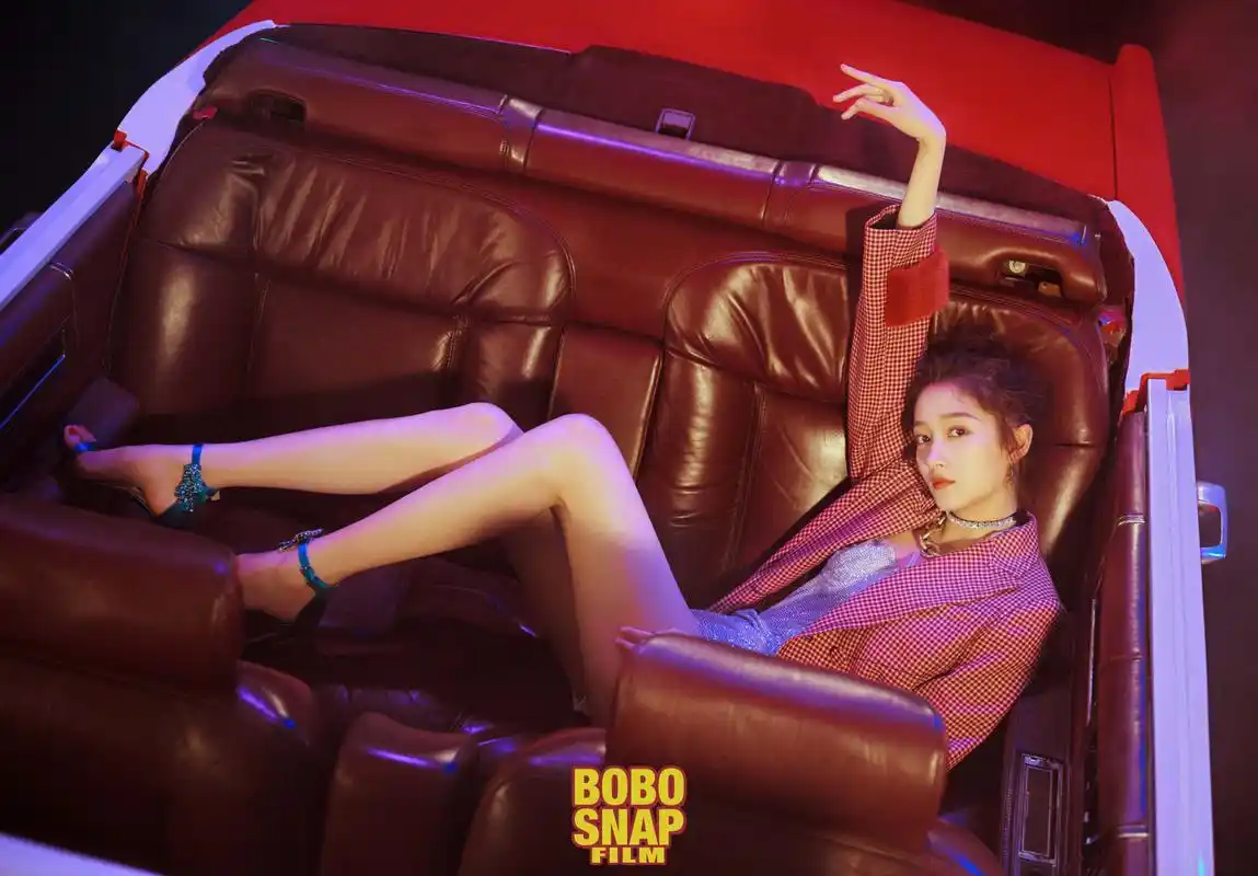 关晓彤 一字带高跟凉鞋美jio丫[爱你][爱你] 676767