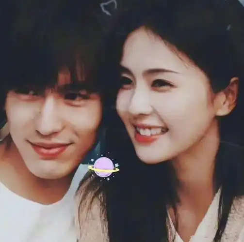 白鹿张凌赫疑似恋情曝光!深夜去男方家共度2夜,互动细节太甜蜜_图片