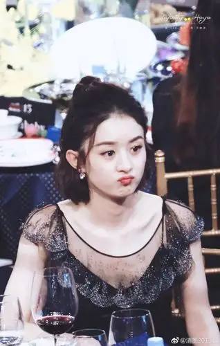 赵丽颖圆脸嘟嘟嘴,你喜欢吗 zt