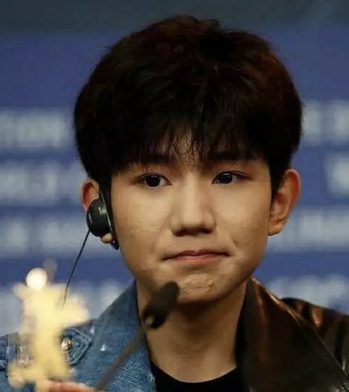 15位当红男星素颜眯眯眼月球表面满脸痘还暴露动脸痕迹