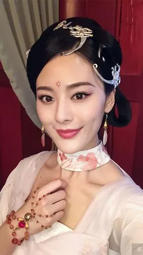 烈火如歌-风细细-吴佩柔饰