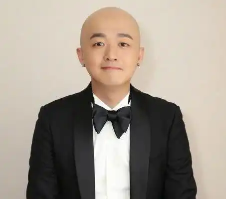 奔跑吧跑男团光头照大比拼郑恺帅气鹿晗辣眼睛而他委屈