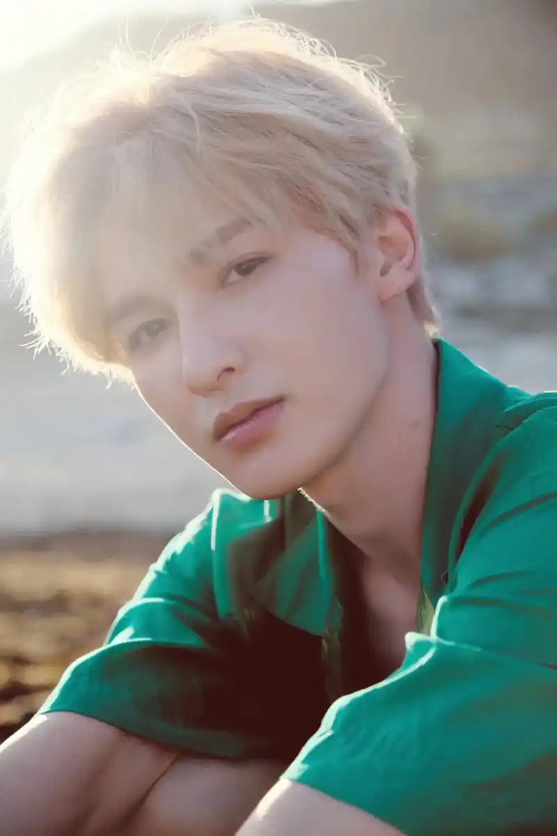 朱正廷 | 个人写真集个人写真集《一直到海水变蓝》17 - 抖音