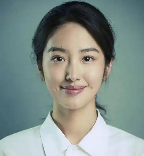 在杨采钰梨涡,张佳宁容颜中,感受演艺界春日的气息_争议_挑战_角色