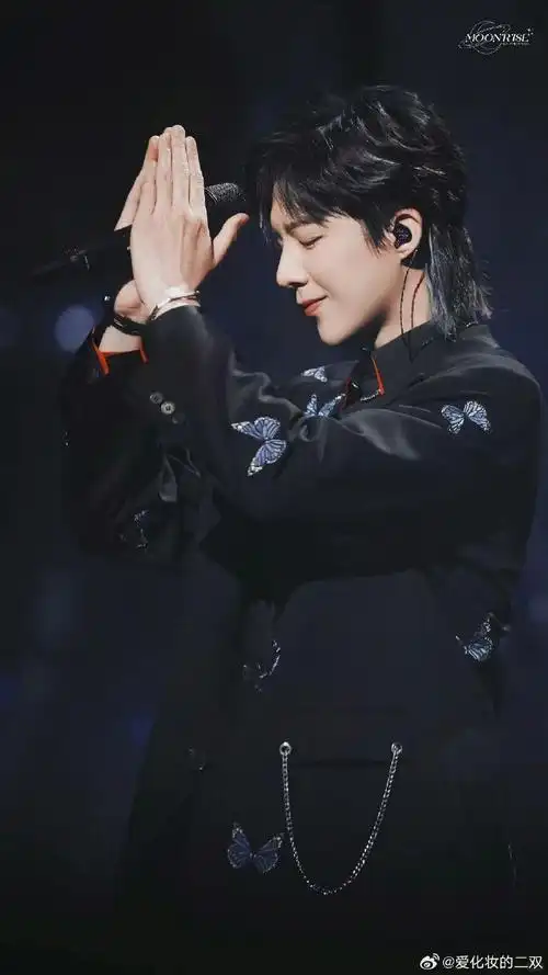 刘宇宁##刘宇宁片场抽烟