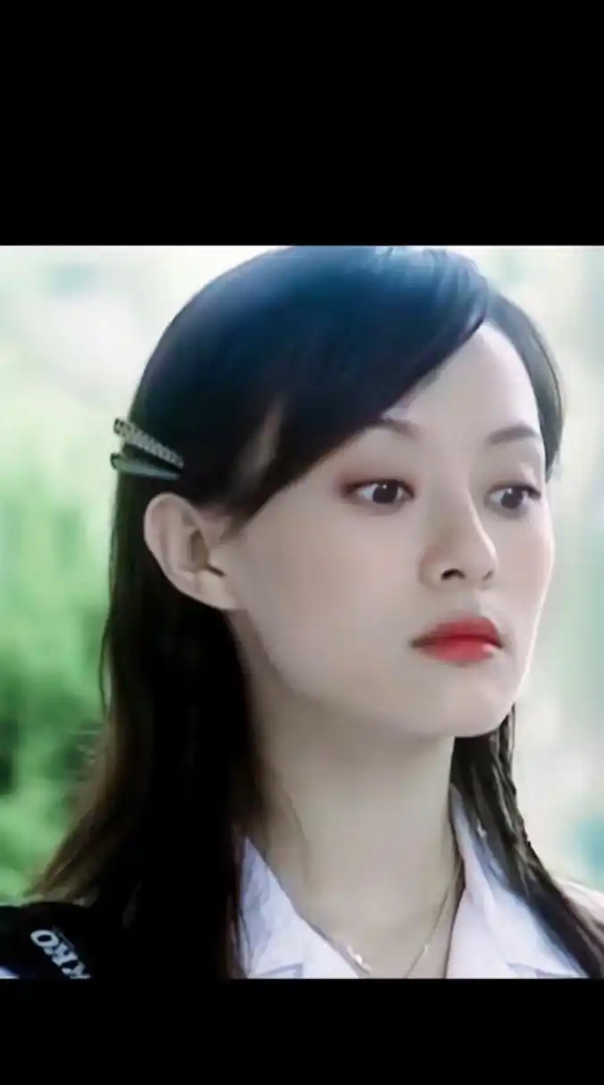 被孙俪年轻时的颜值惊艳到了吧?唯一的缺点就是这眼神太凶了点!