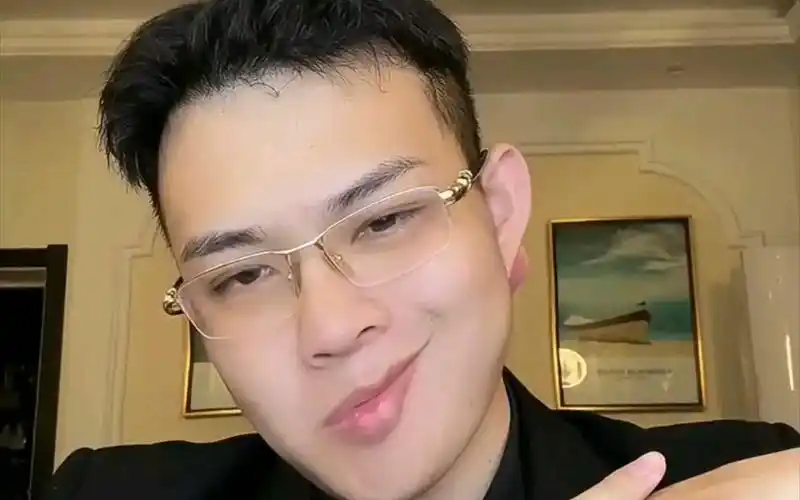 帅的不是猕猴桃是猕猴桃的十八岁歪嘴战神女装大佬火云邪神