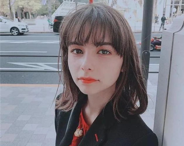 15岁"超级混血儿"走红,跨5国基因,身材比颜值更"吸睛"_腾讯新闻