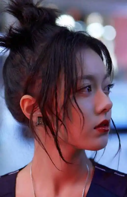 原创赵今麦新生照片曝光嘟嘴卖萌扮可爱17岁的素颜状态引发热议