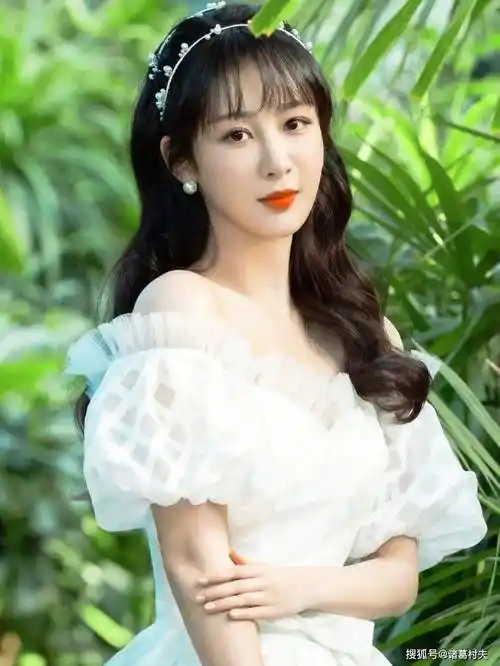 31岁杨紫,性感饱满韵味十足!_身材_才华_魅力