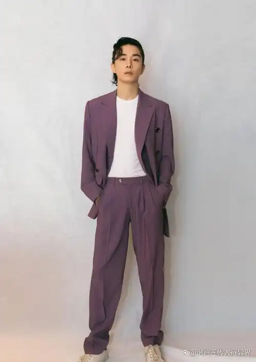 李承铉西装短一截穿出男团范,难怪戚薇放他去披荆斩棘