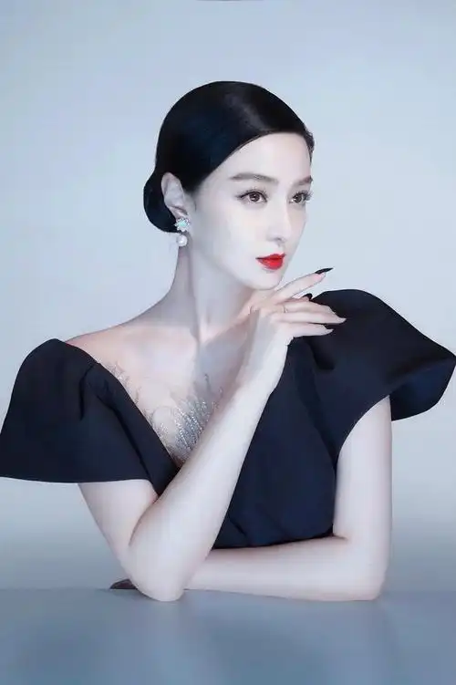 范冰冰穿三套礼服美到不敢认,归来重掀颜值天花板!比红毯还绝