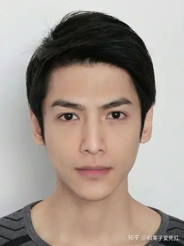 如何评价罗云熙湖南卫视中秋夜表现?未来造型应注意哪些方面?