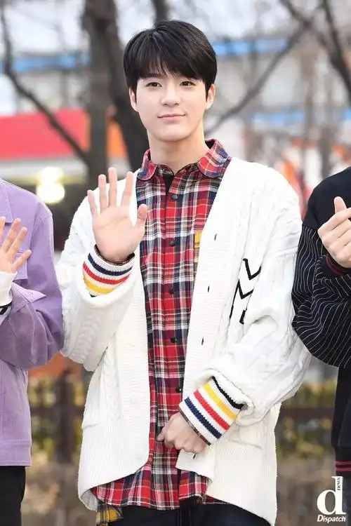 向ta提问 私信ta 关注 展开全部 边伯贤ins现在没有取消全部关注,那是