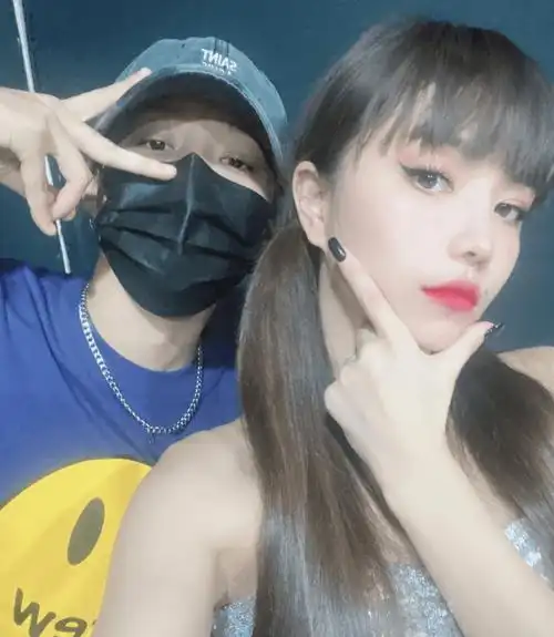 还有虞书欣也送上了真挚的祝福,虞书欣的文案很是有爱,宣传了刘雨昕的