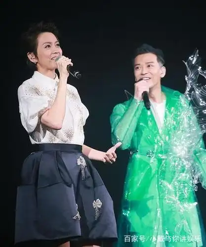 陈晓东红馆演唱会,梁咏琪牵手陈晓东合唱,妻子女儿一起来加油