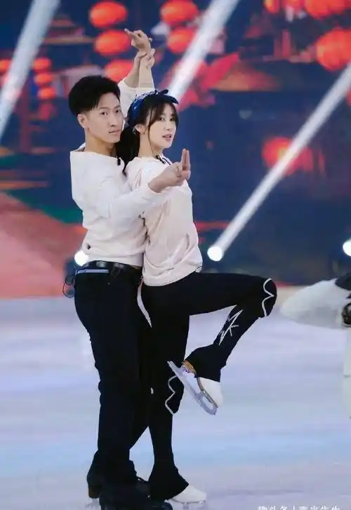 对很多人来说,这就是一个综艺节目,但对李菲儿来说这是一次自我审视的