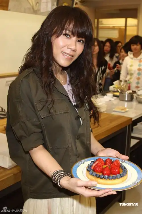 p>蔡健雅( i>tanya chua /i>),1975年1月28日出生于新加坡,祖籍 a