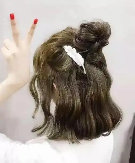 卷发丸子头的扎法图解 短发丸子头的扎法图解
