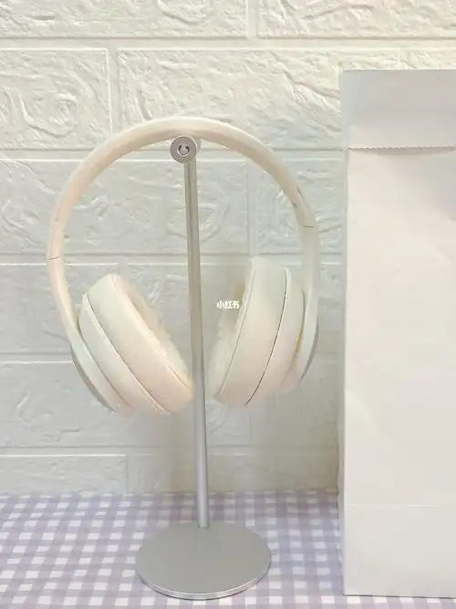 奶白色头戴耳机跟冬天太搭配了957615