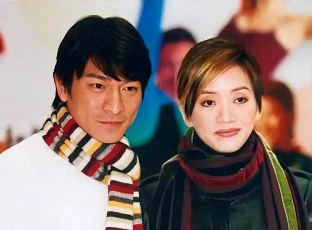 赖文慧是刘德华的舞伴,两人之间的默契无可挑剔,配合如天衣无缝.