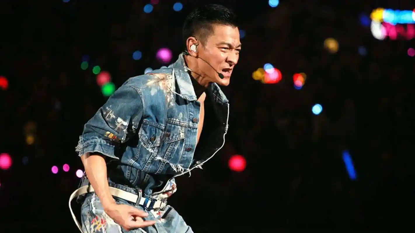 身为一代偶像,他只投资"赔钱"的电影,他只和新人导演合作_刘德华