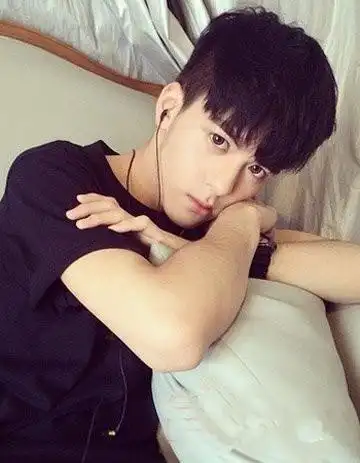 14岁男生1.74瓜子脸初二剪什么发型好看