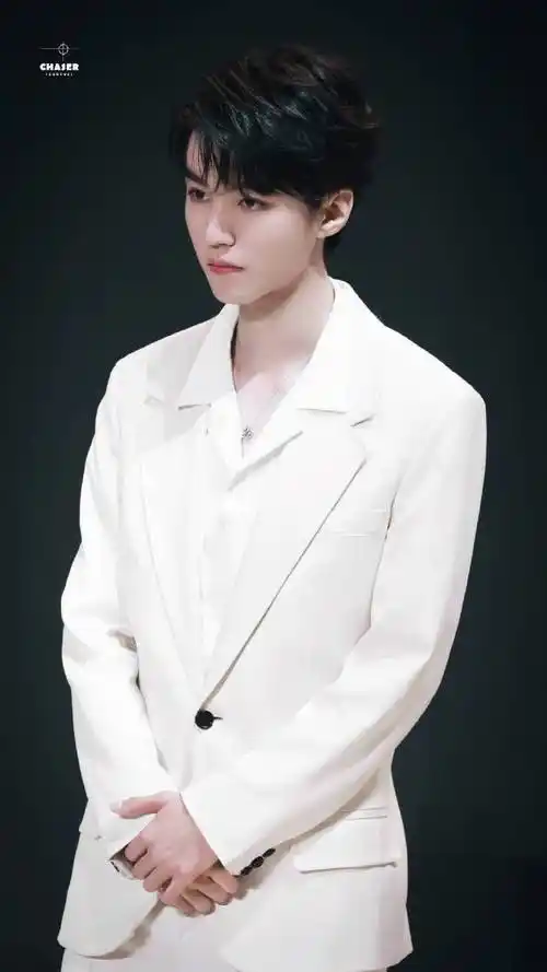 王俊凯二十四岁肆意生长#选了几个比较有代表性的发型你们最心水母鲻